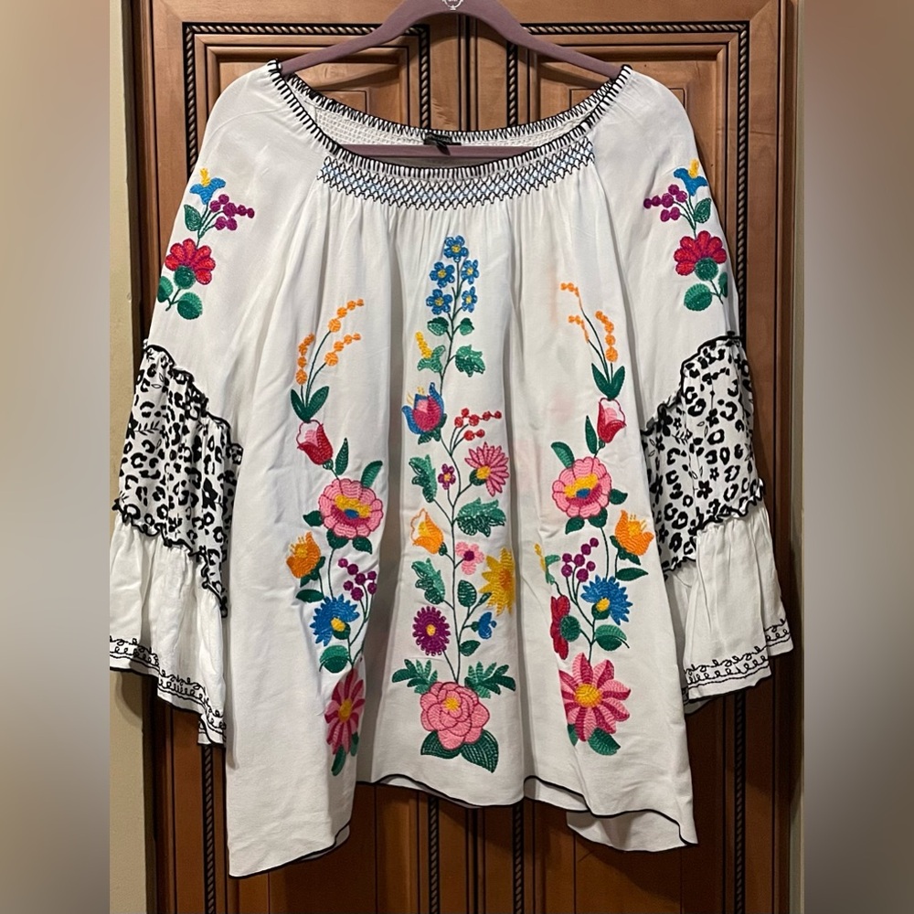 John Mark Oversized Boho Embroidered Peasant Blouse. Bell Sleeves. XL Fits 1X-2X